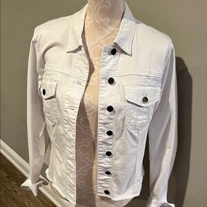White Denim KUT from the Kloth jacket silver button frayed bottom.